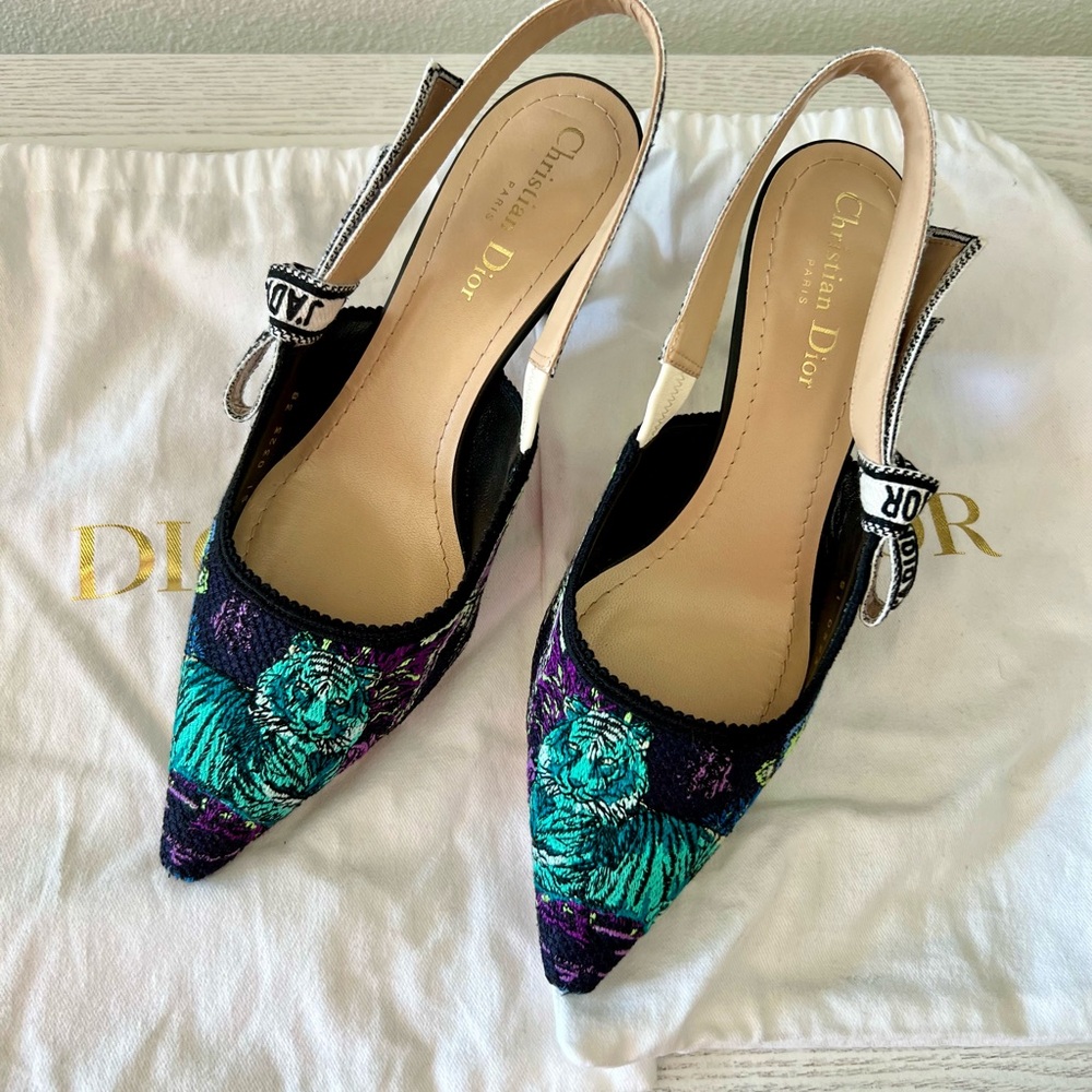 Dior J’Adior Slingback Pumps with Tiger Design - Picture 2 of 7